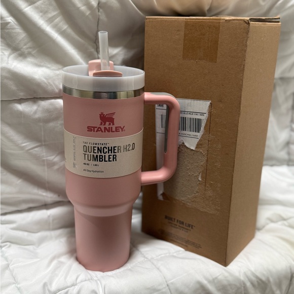 New* Stanley Quencher Tumbler 40 oz H2.0 in Soft Pink - Picture 2 of 4